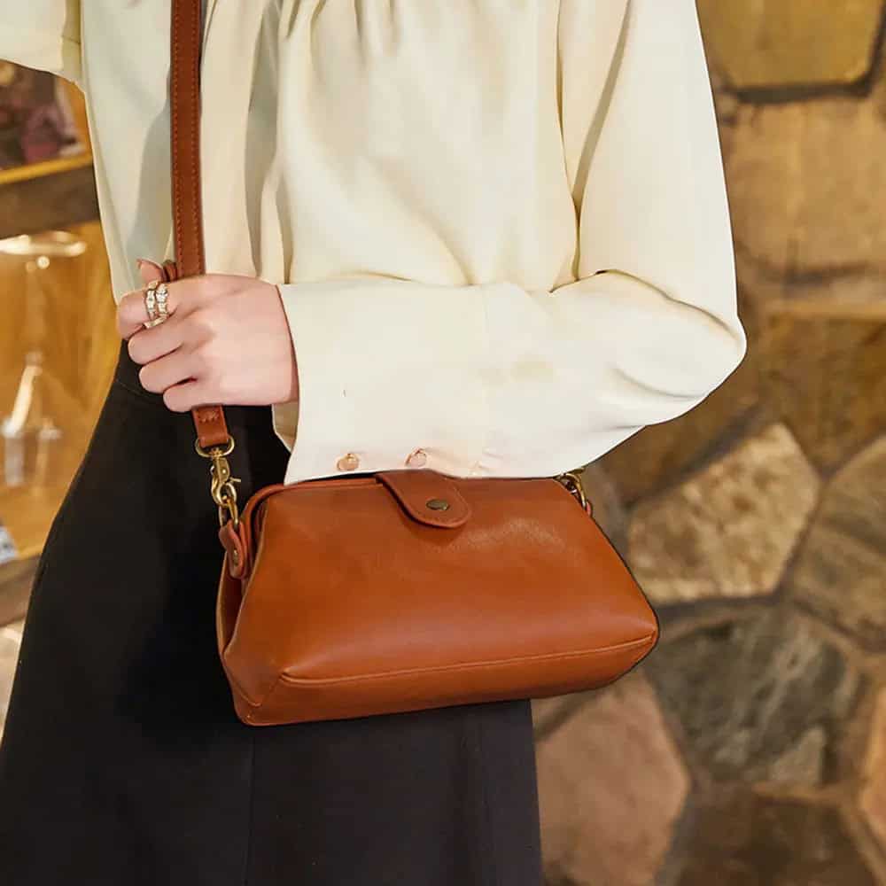 Сумочка саквояж у ретро стилі