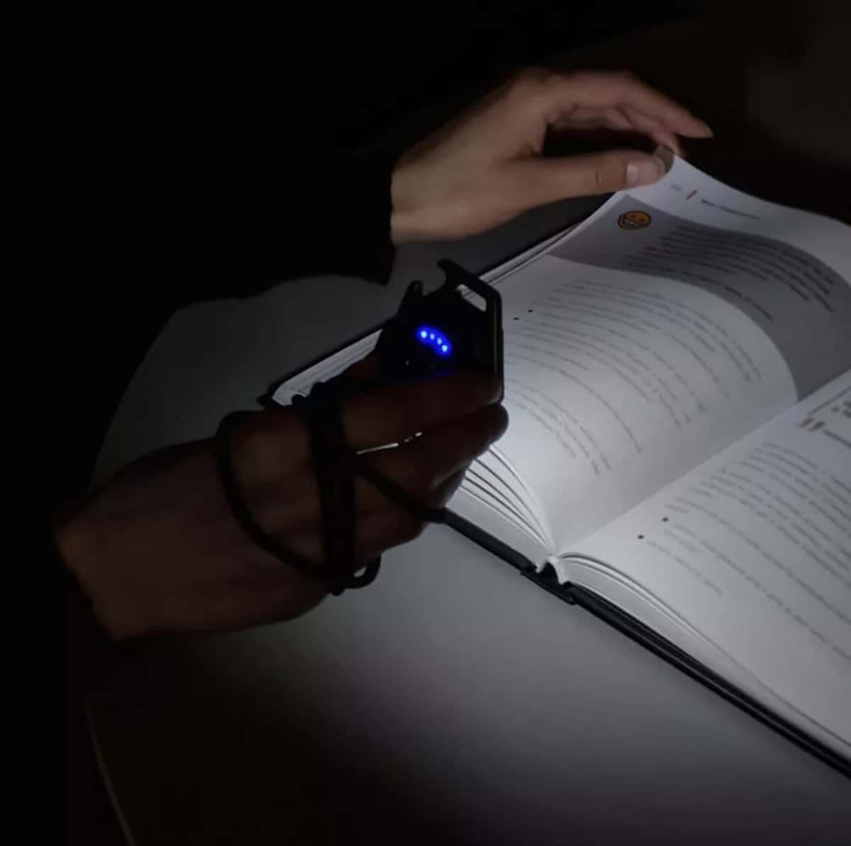 Акумуляторний LED ліхтарик-брелок